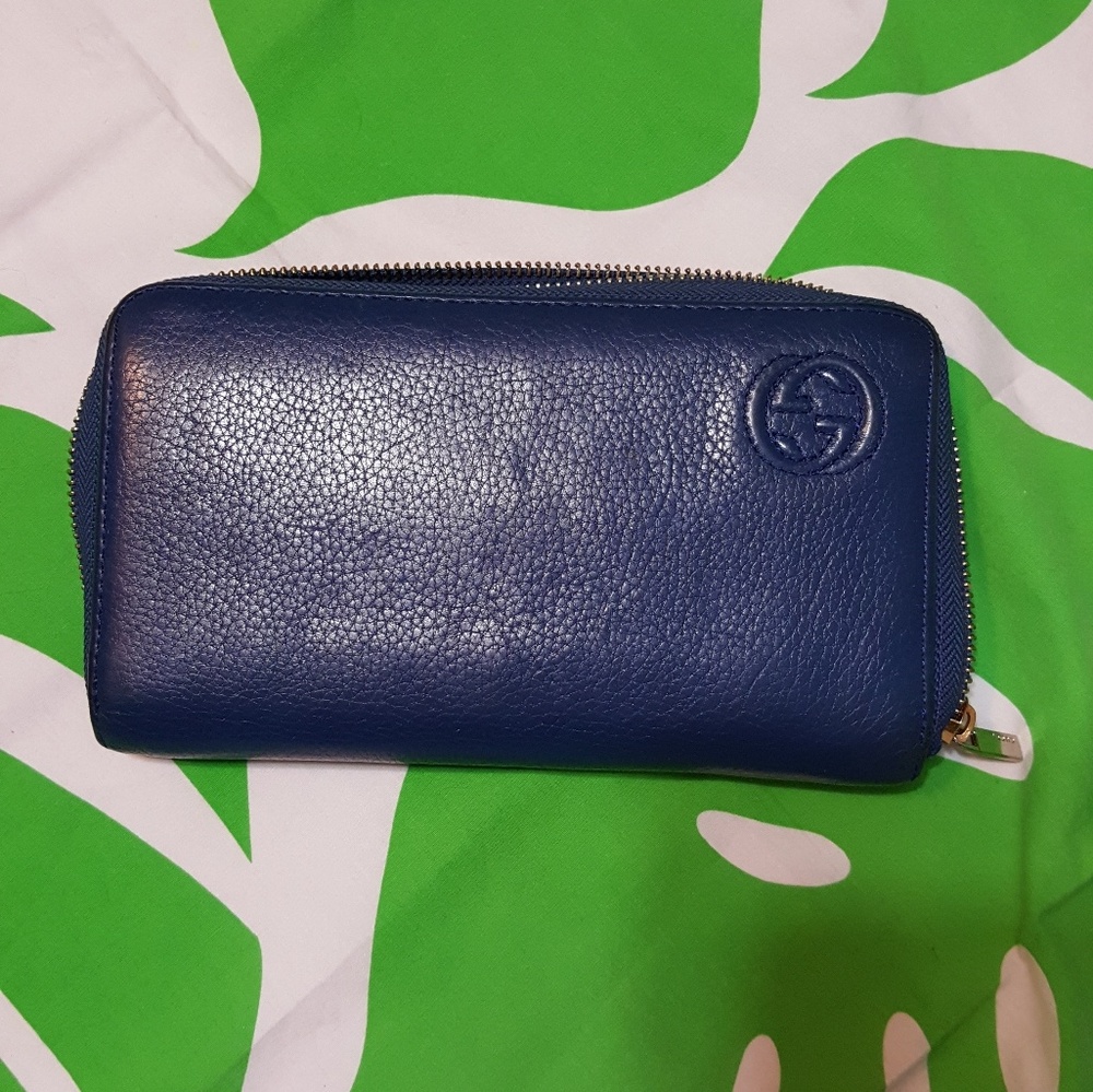 Authentic GUCCI Leather Blue  Large Wallet. Zip-Ar